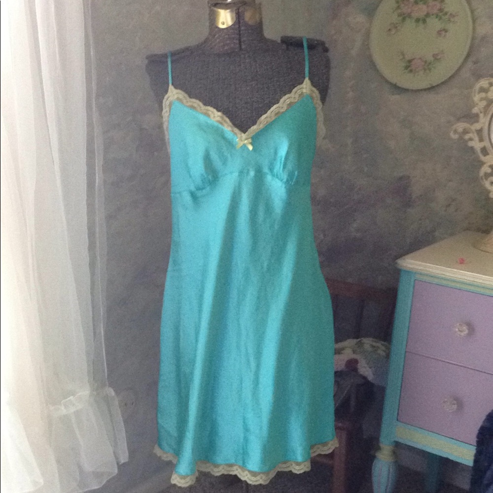 Vintage inspired turquoise nightgown or slip sexy 40’s lightweight soft lime lac